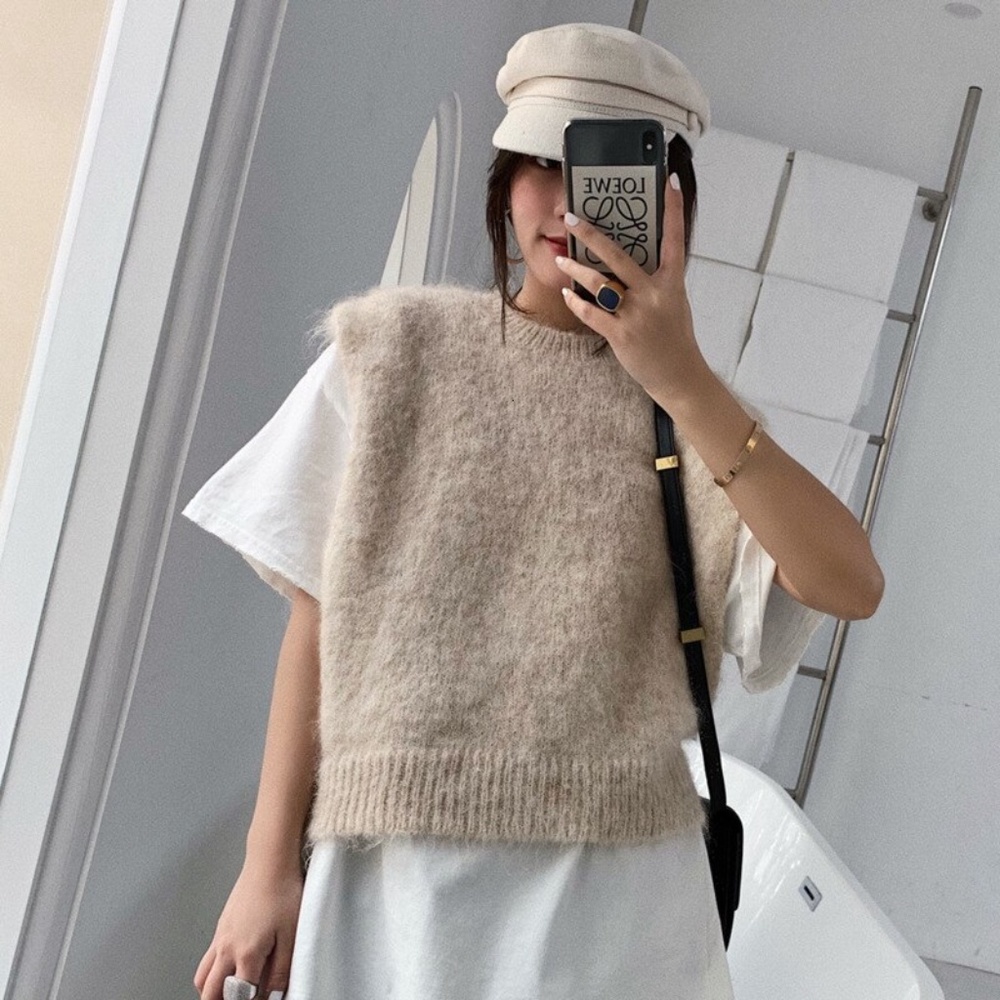 Basic cream knit vest